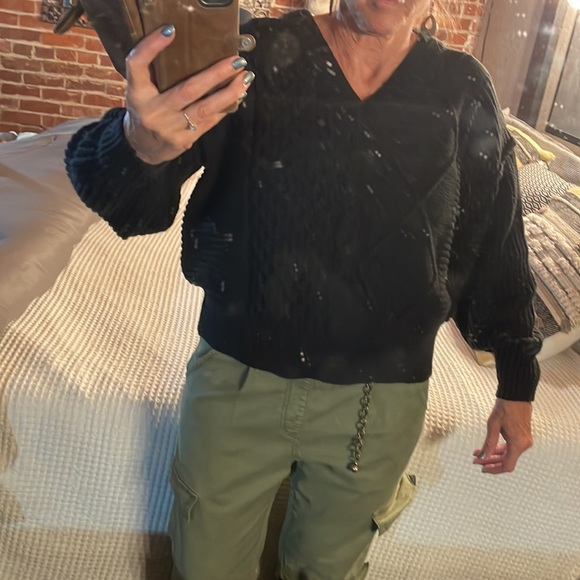 Thick & soft black sweater - Picture 3 of 16